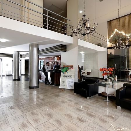 Hotel Monte Rey モンテス・クラロス エクステリア 写真